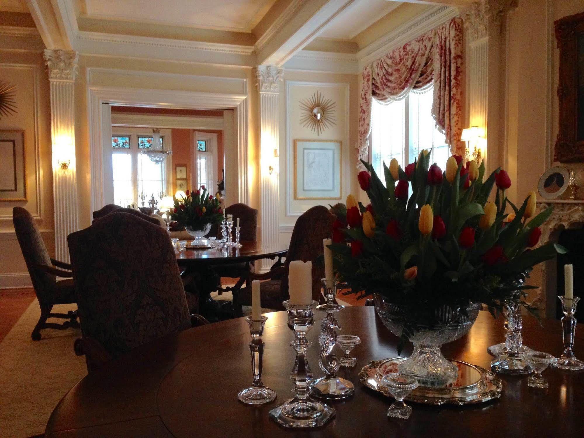 Burke Mansion Bed & Breakfast Macon Exterior photo